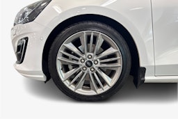valkoinen Ford Focus 2019 kuva 11.