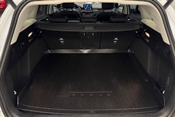 valkoinen Ford Focus 2019 kuva 14.