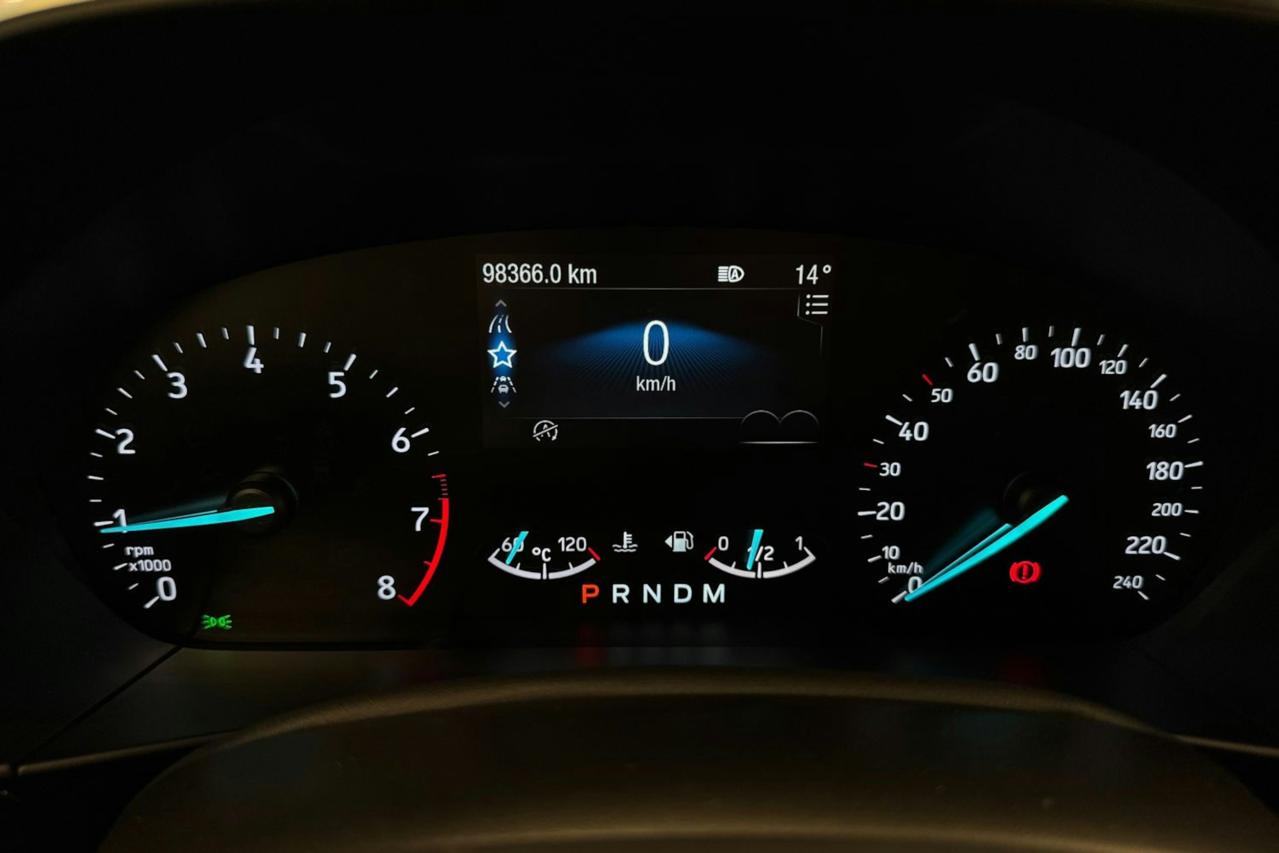 valkoinen Ford Focus 2019 kuva 17.