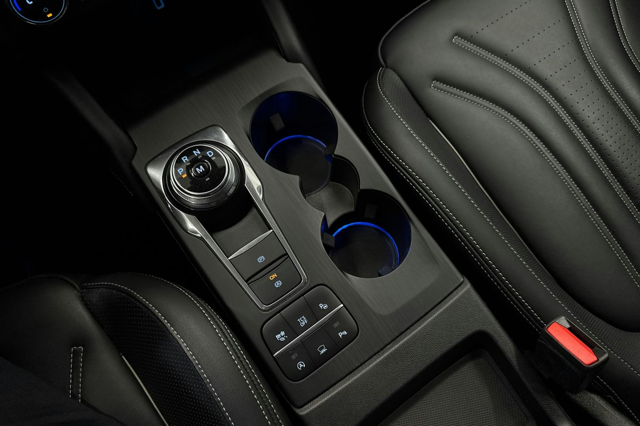 valkoinen Ford Focus 2019 kuva 21.