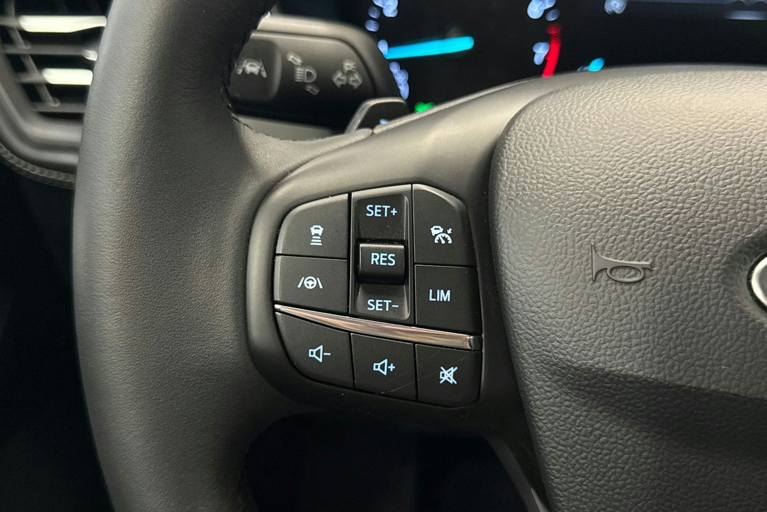 valkoinen Ford Focus 2019 kuva 22.