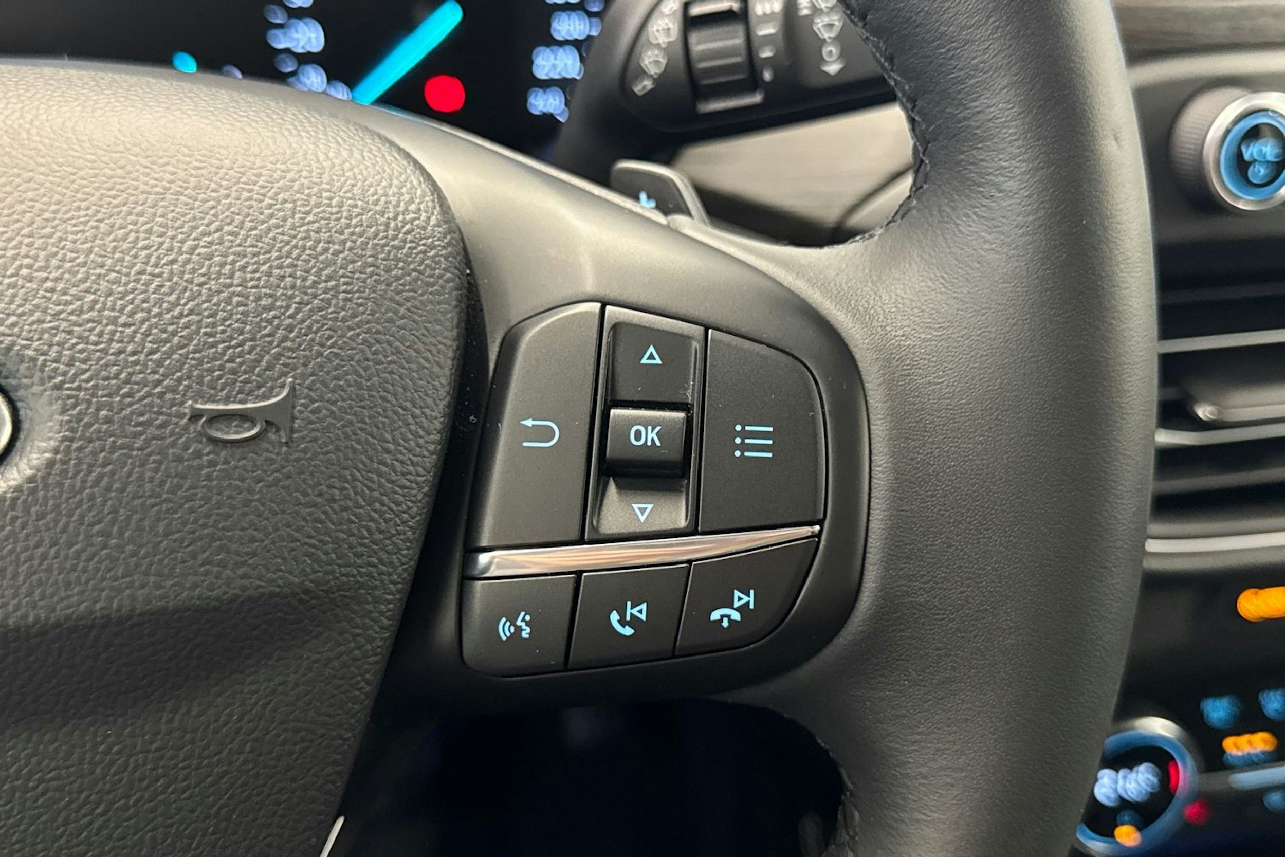 valkoinen Ford Focus 2019 kuva 23.