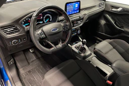 sininen Ford Focus 2019 kuva 6.