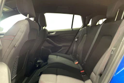 sininen Ford Focus 2019 kuva 8.