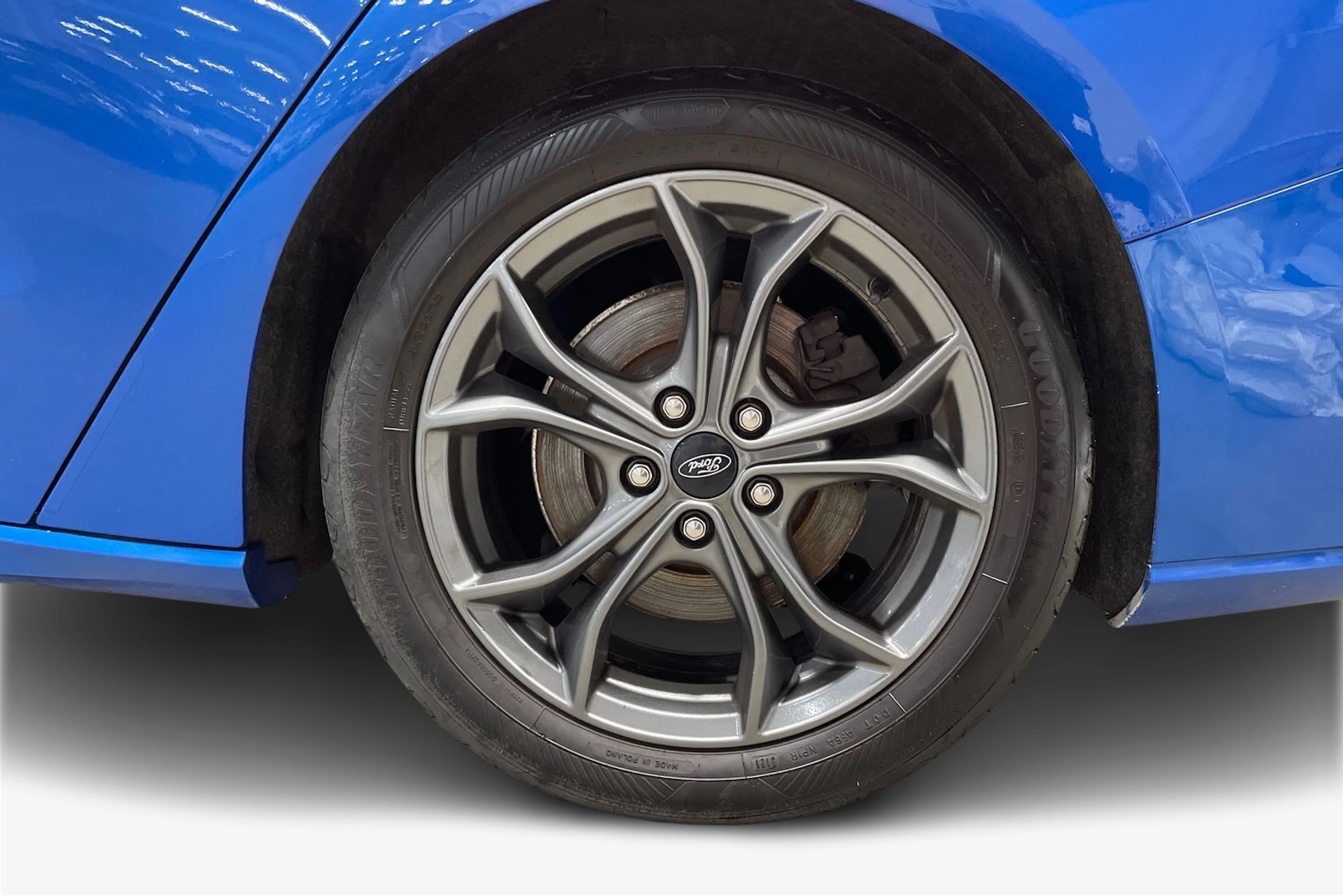 sininen Ford Focus 2019 kuva 9.