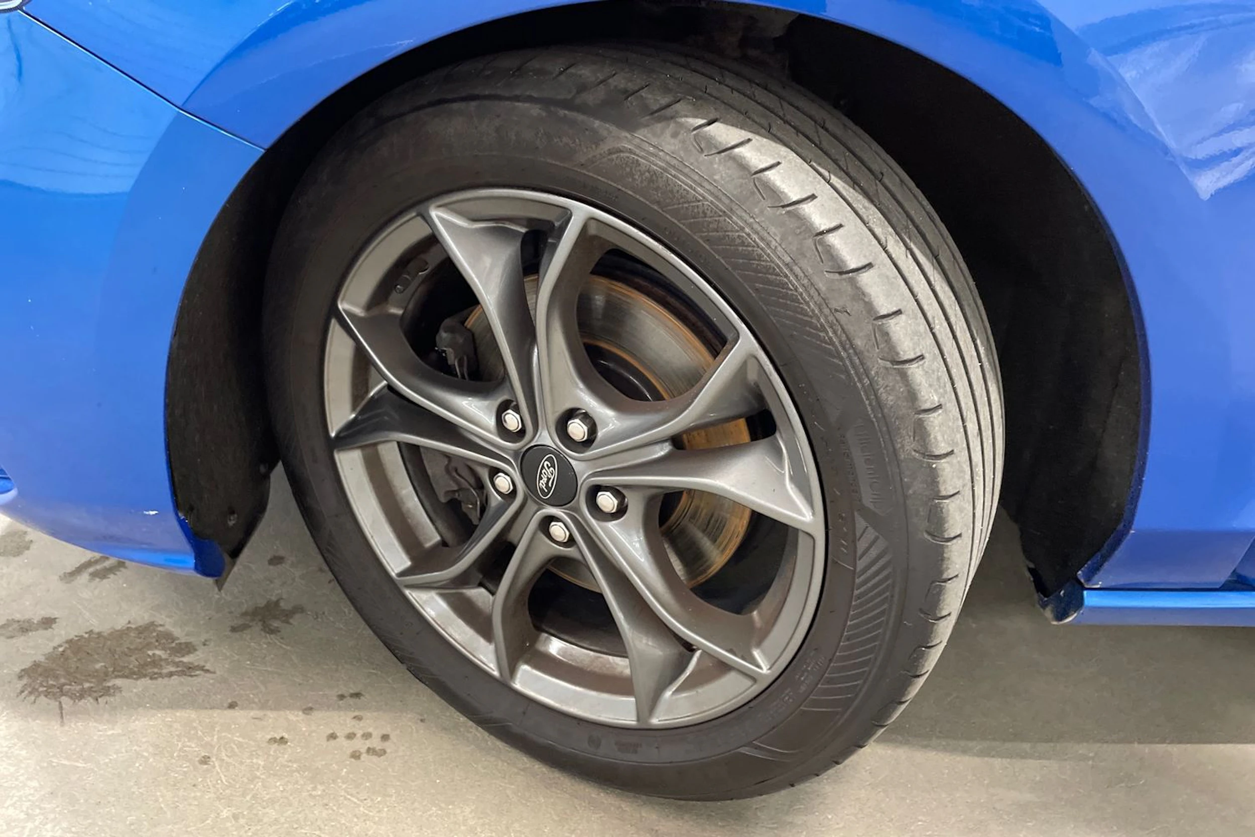 sininen Ford Focus 2019 kuva 10.