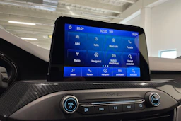 sininen Ford Focus 2019 kuva 15.