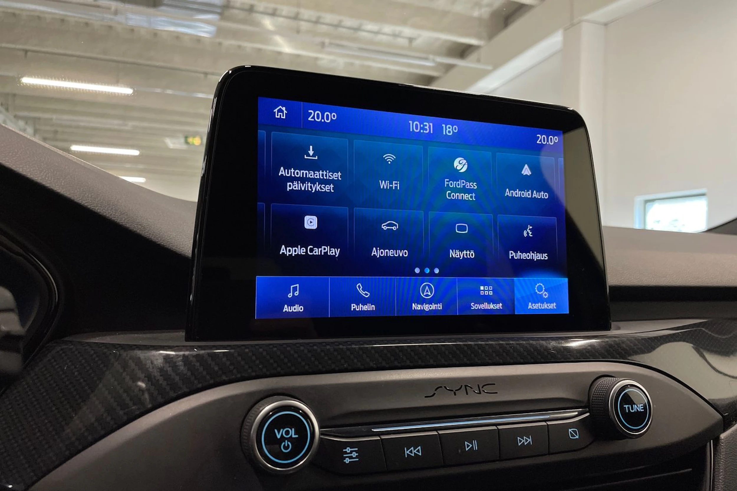 sininen Ford Focus 2019 kuva 16.