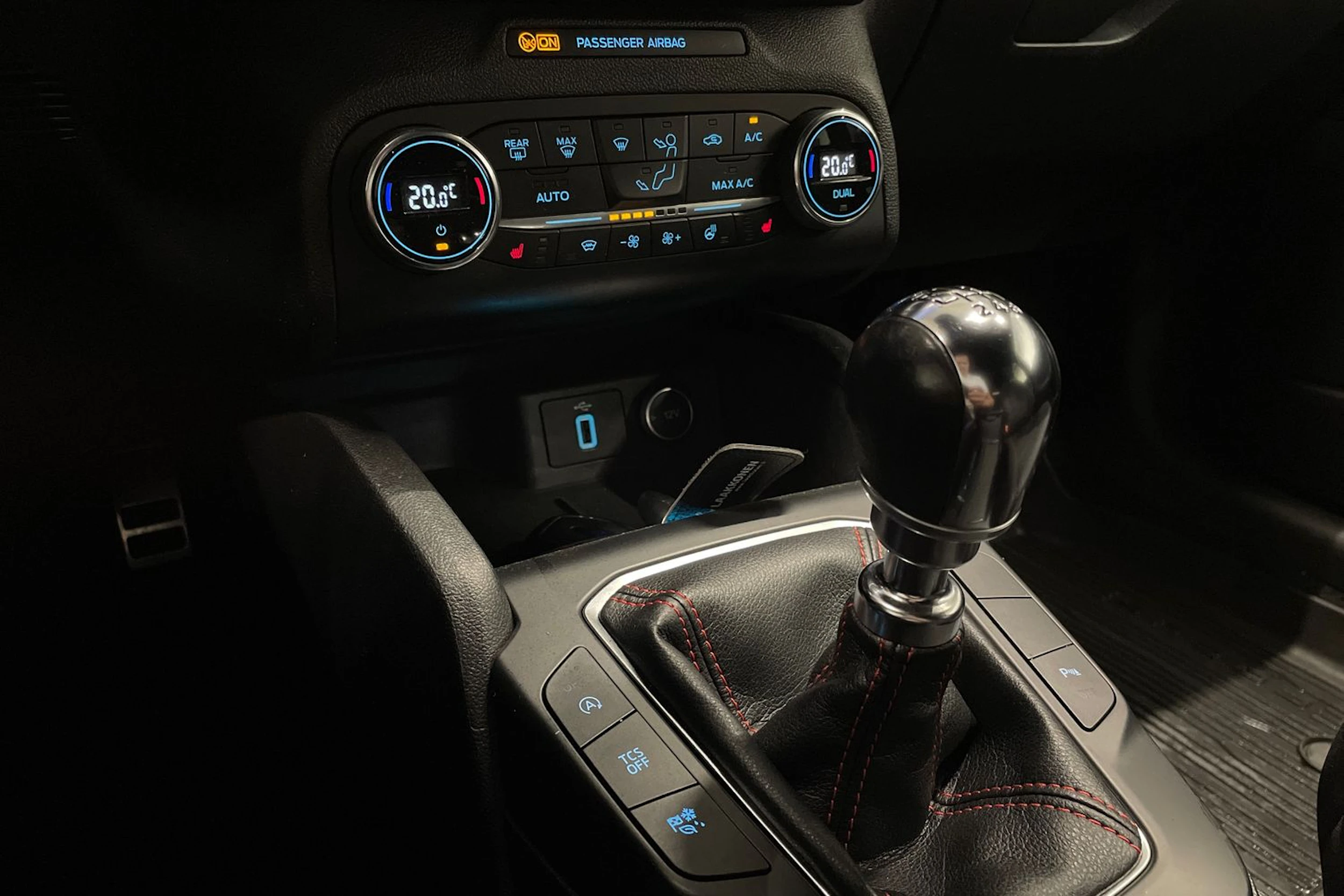 sininen Ford Focus 2019 kuva 20.
