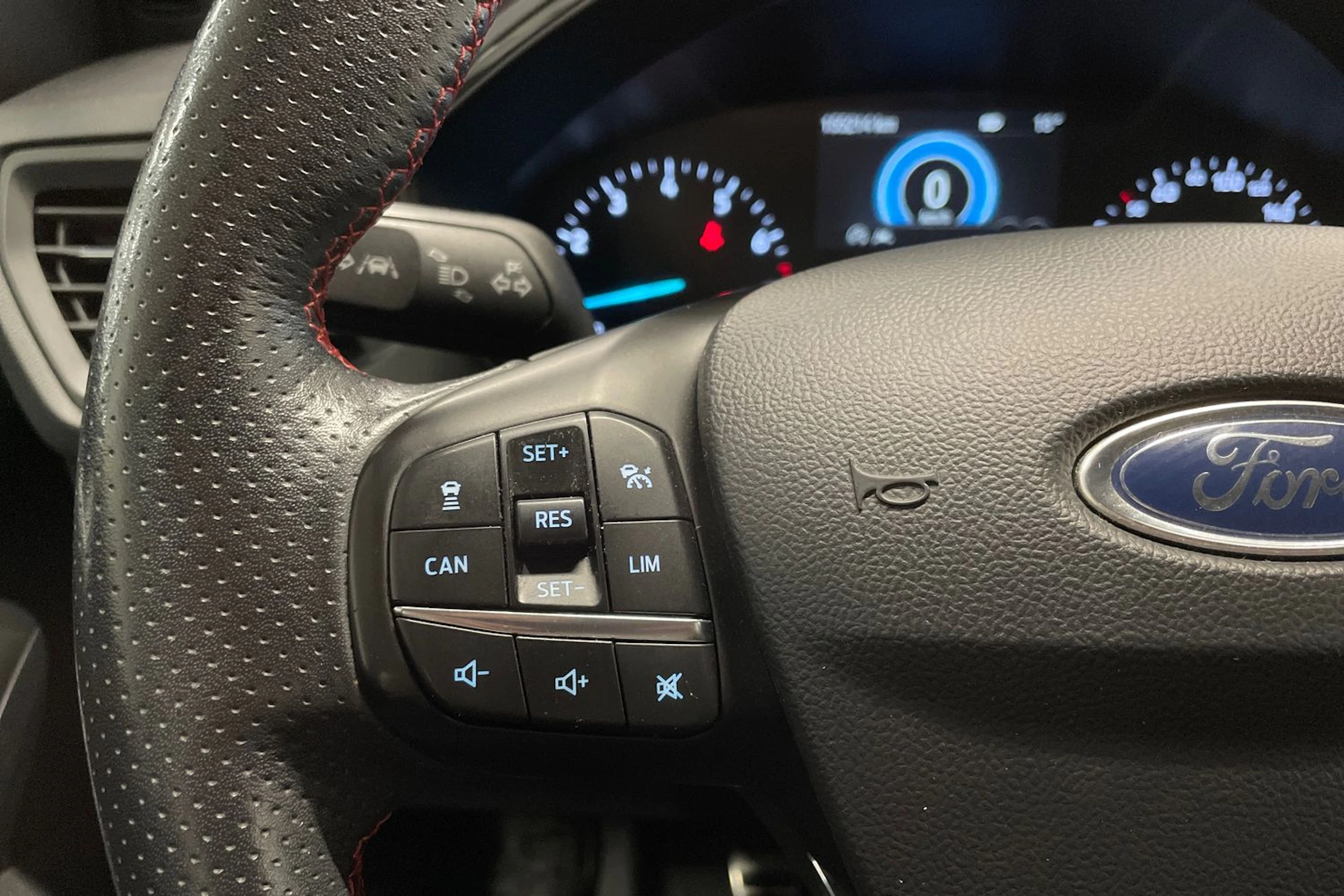 sininen Ford Focus 2019 kuva 22.