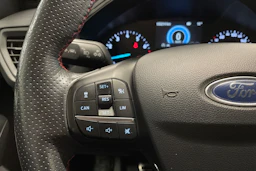 sininen Ford Focus 2019 kuva 22.