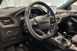 sininen Ford Focus 2019 kuva 24.