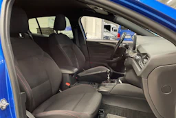 sininen Ford Focus 2019 kuva 25.