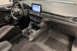 sininen Ford Focus 2019 kuva 26.