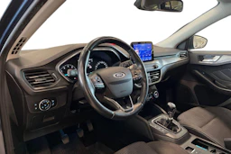 sininen Ford Focus 2019 kuva 6.