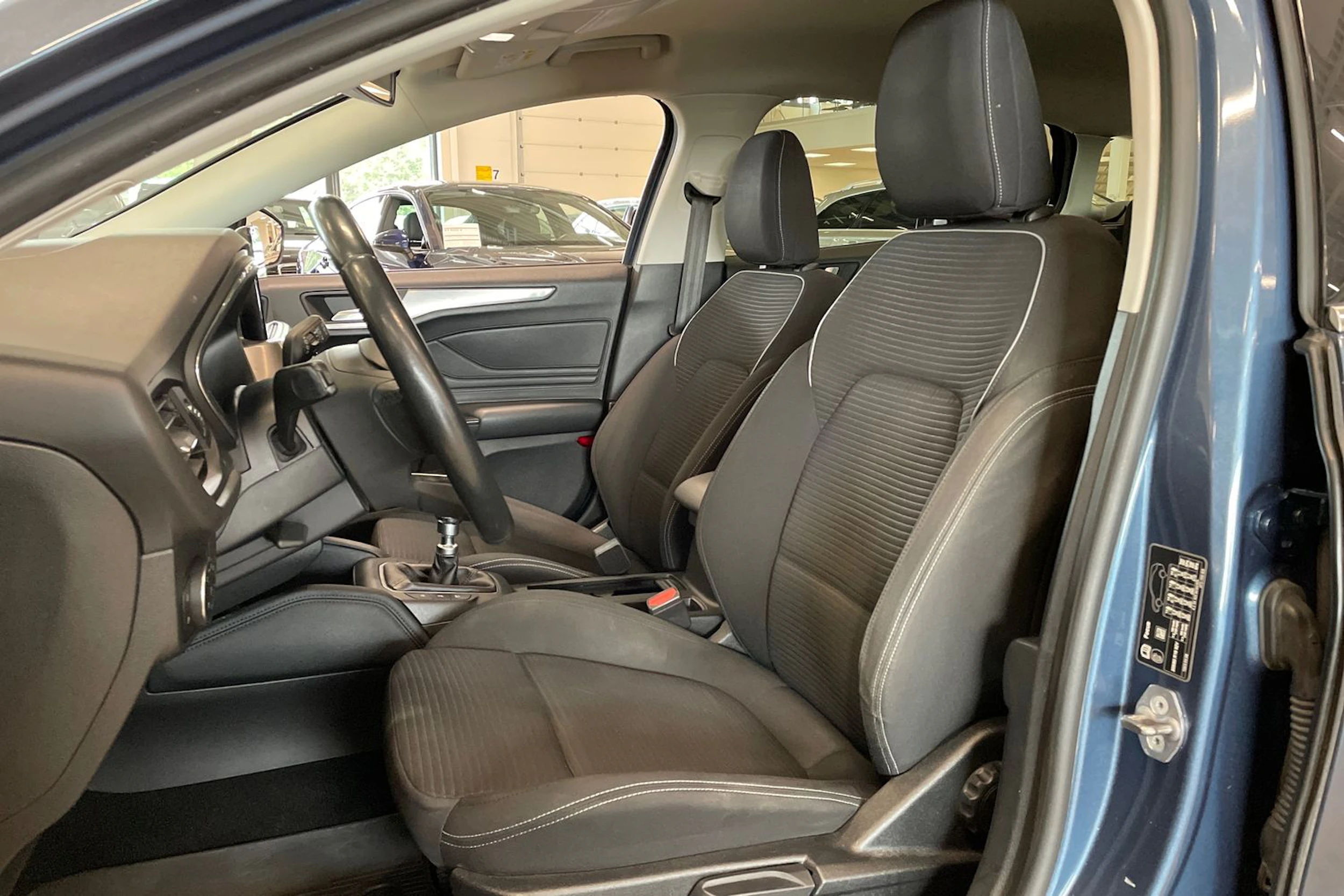 sininen Ford Focus 2019 kuva 11.