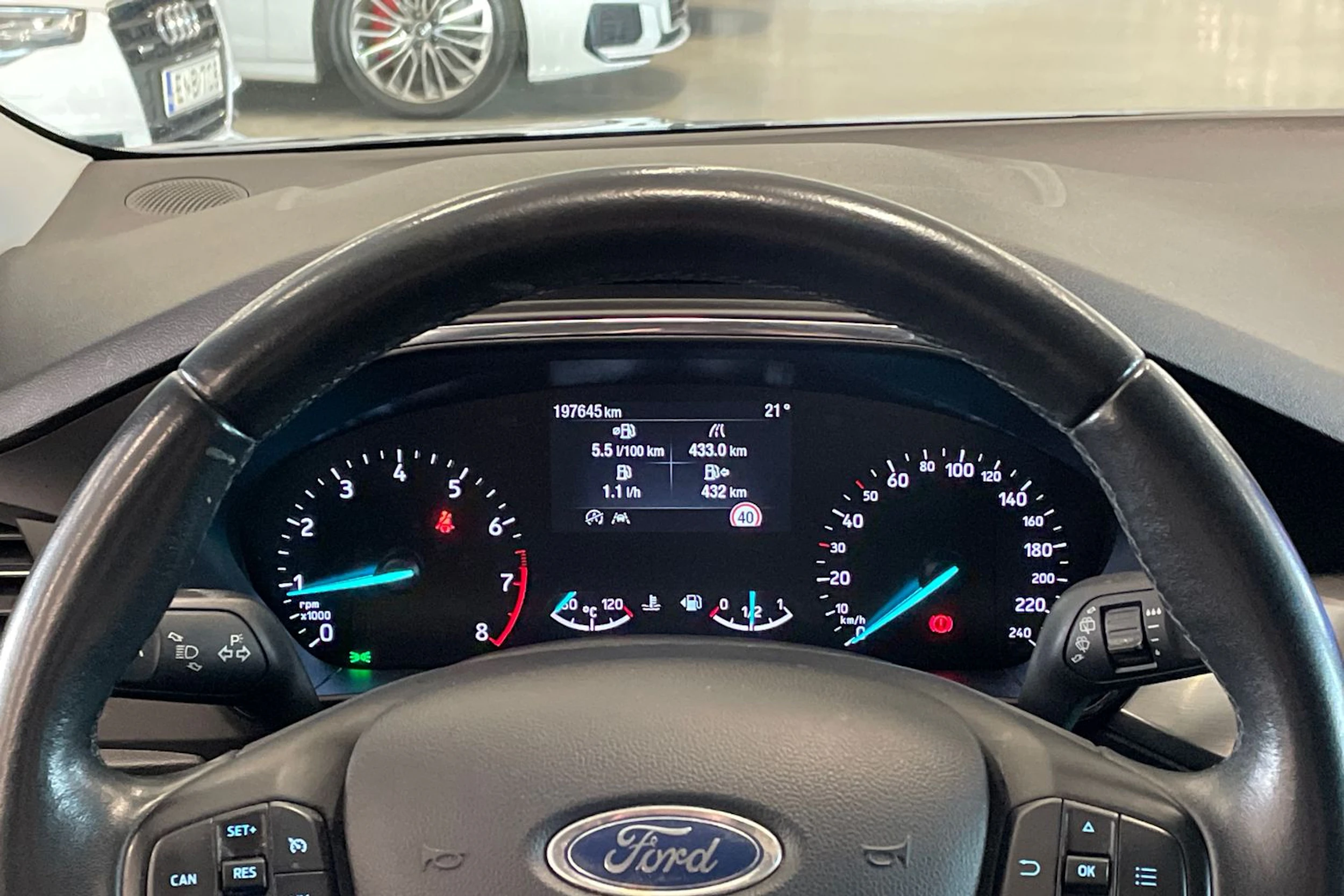 sininen Ford Focus 2019 kuva 13.