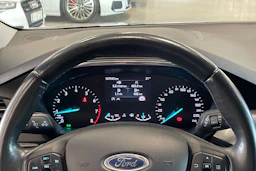 sininen Ford Focus 2019 kuva 13.