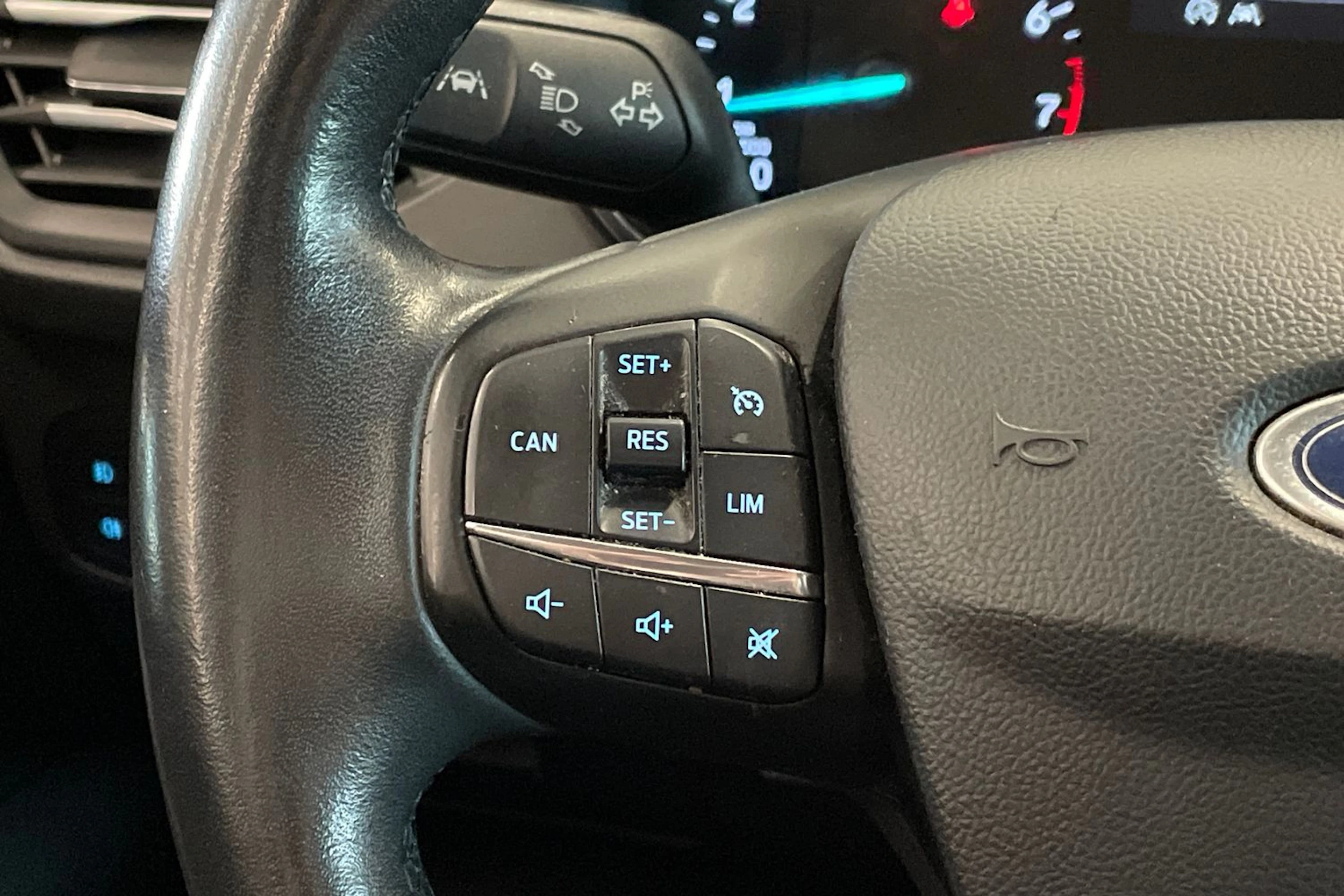 sininen Ford Focus 2019 kuva 15.