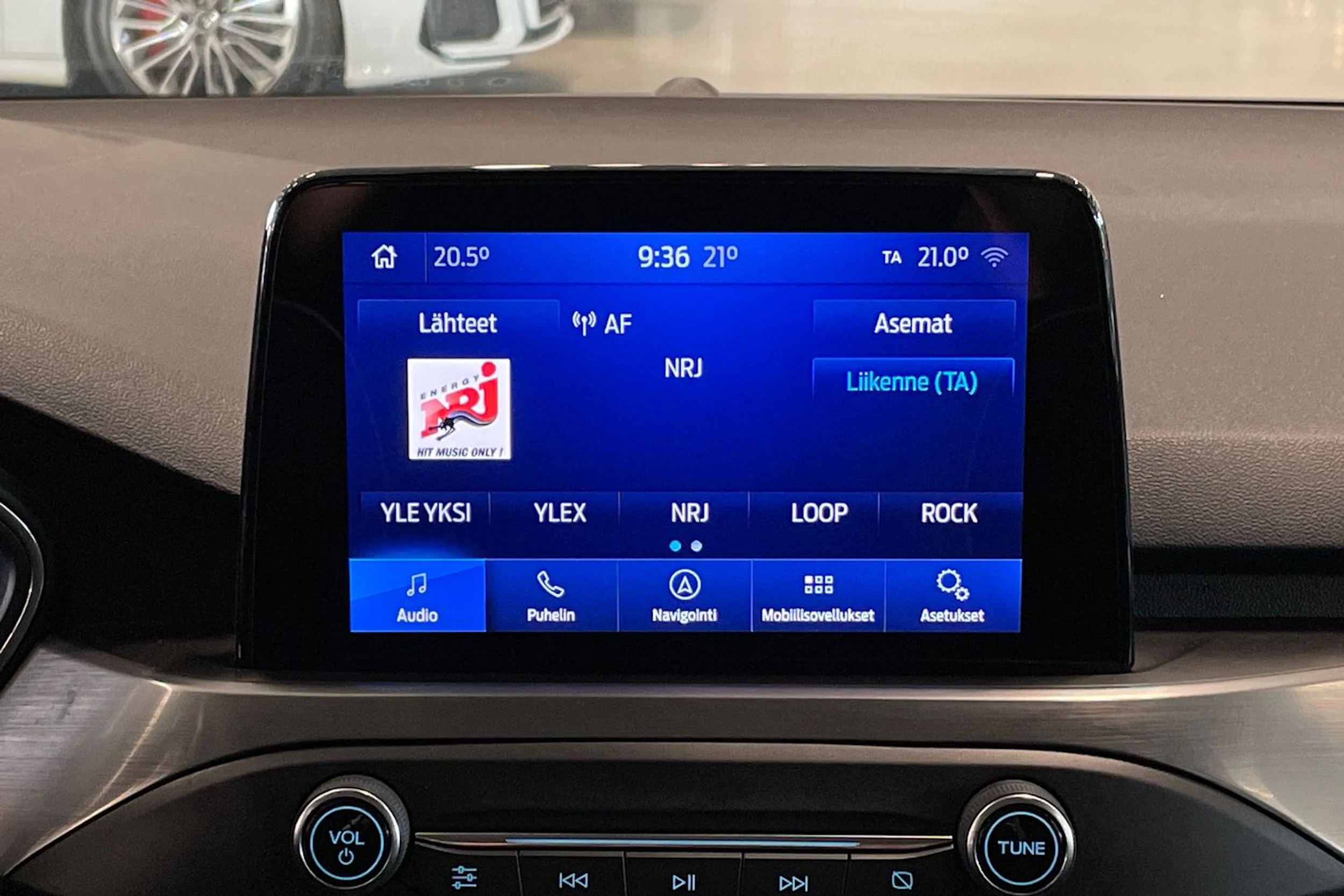 sininen Ford Focus 2019 kuva 16.