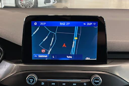 sininen Ford Focus 2019 kuva 18.