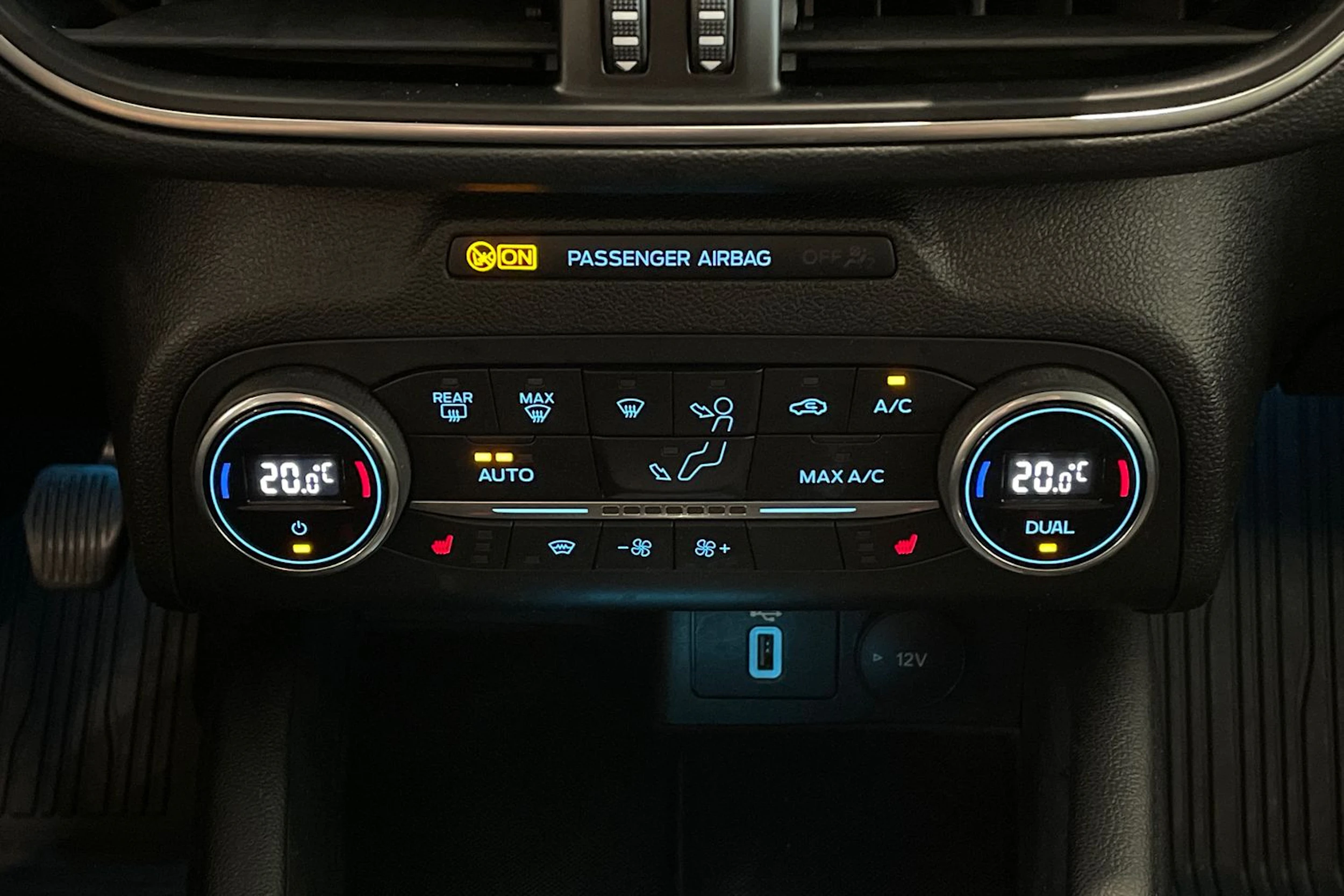 sininen Ford Focus 2019 kuva 22.