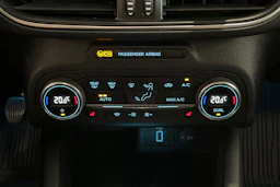 sininen Ford Focus 2019 kuva 22.