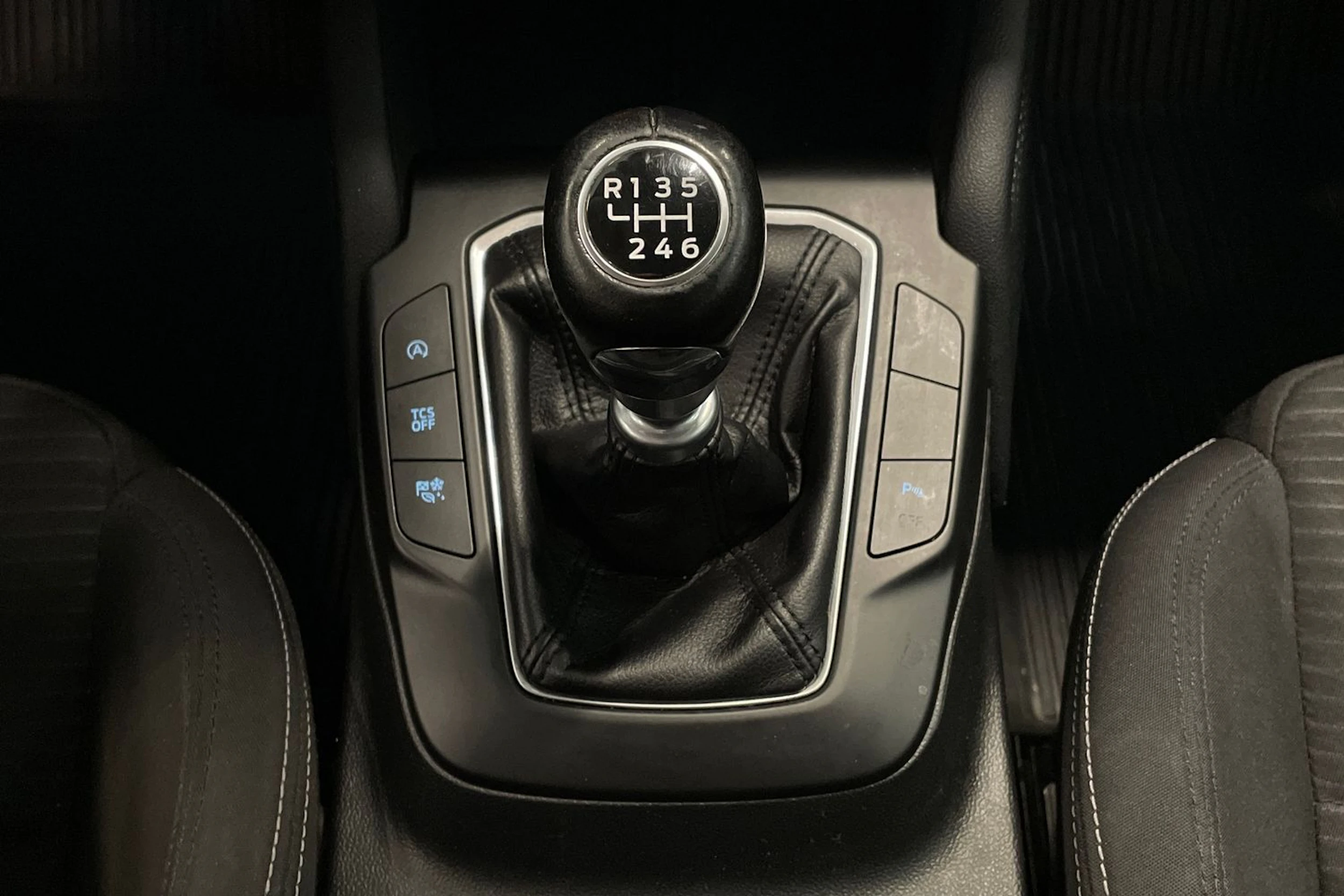sininen Ford Focus 2019 kuva 23.