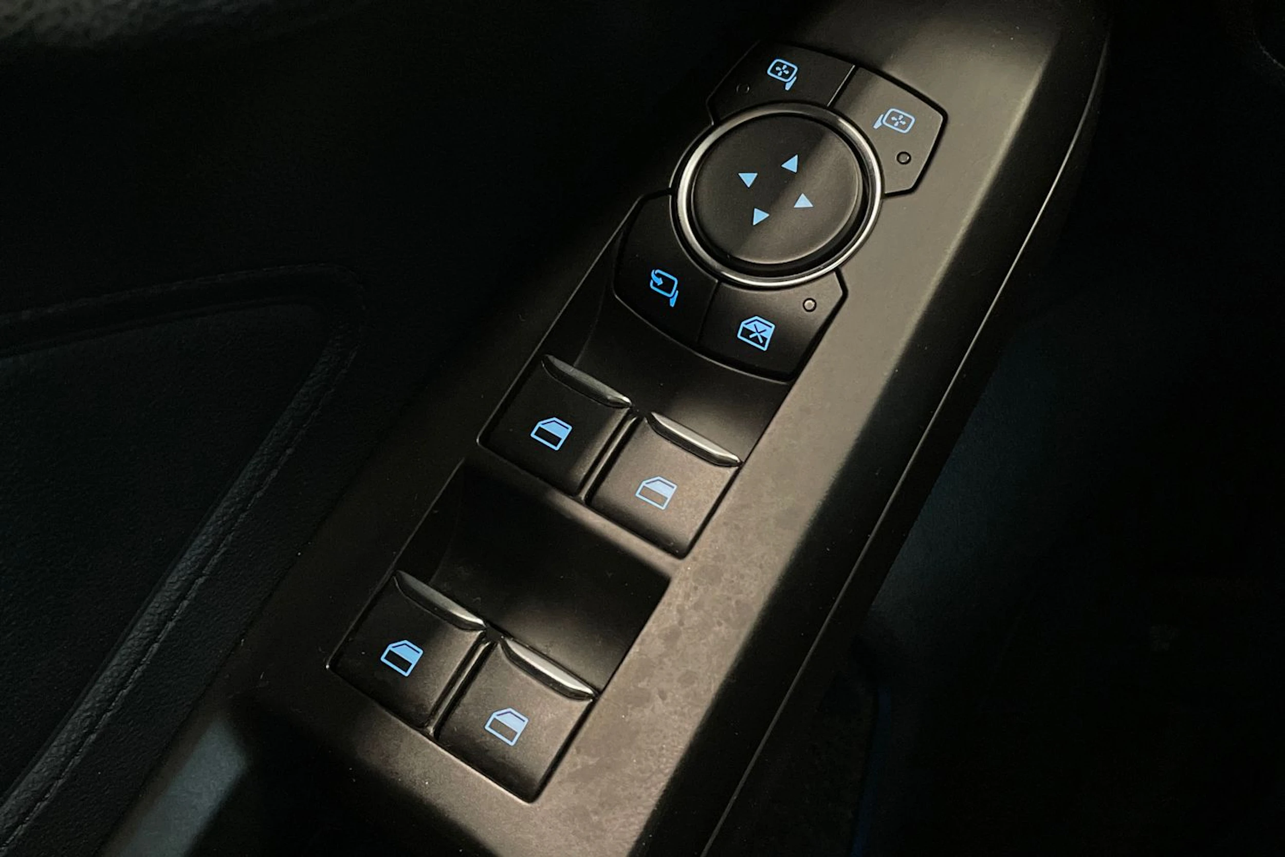sininen Ford Focus 2019 kuva 24.