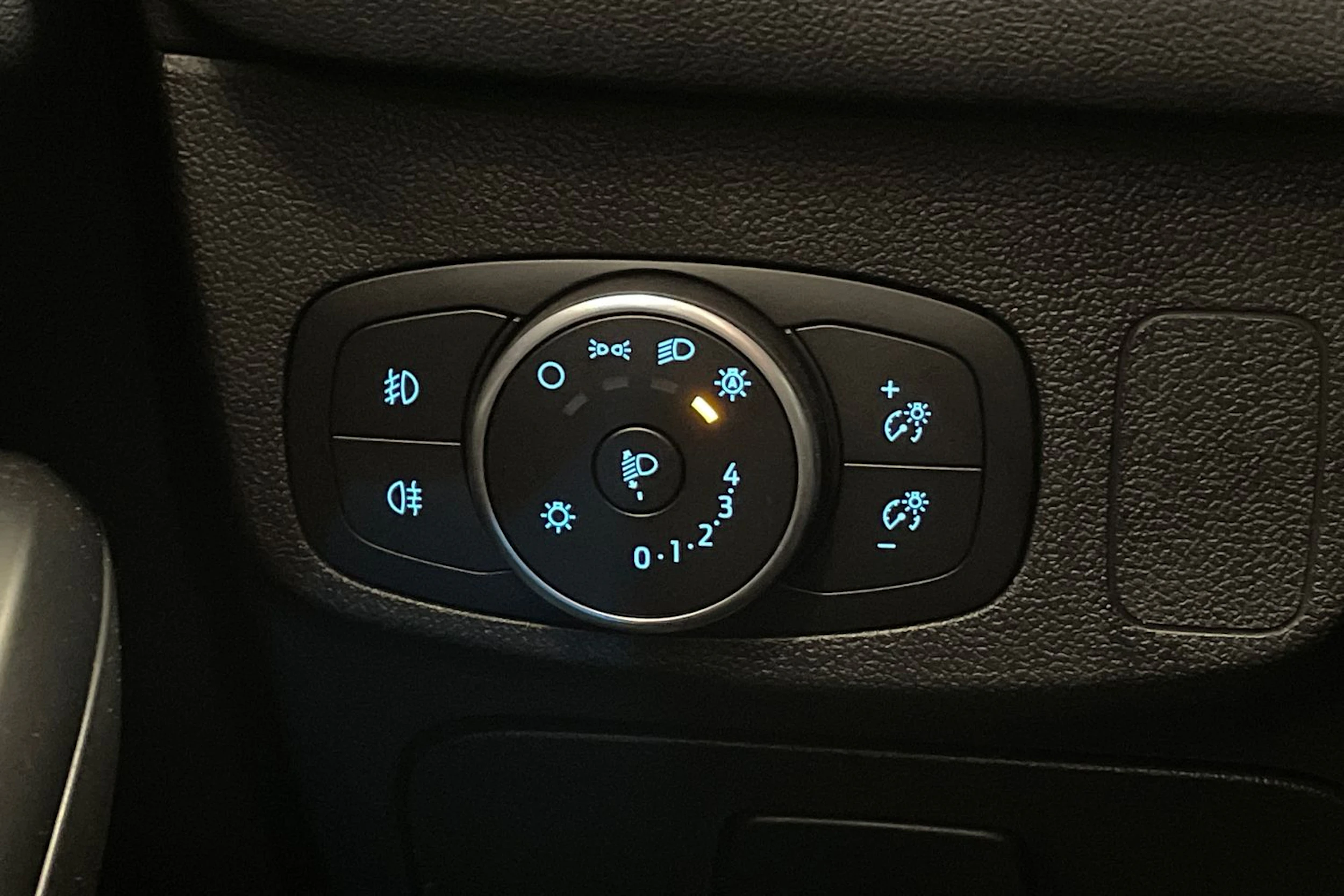 sininen Ford Focus 2019 kuva 25.