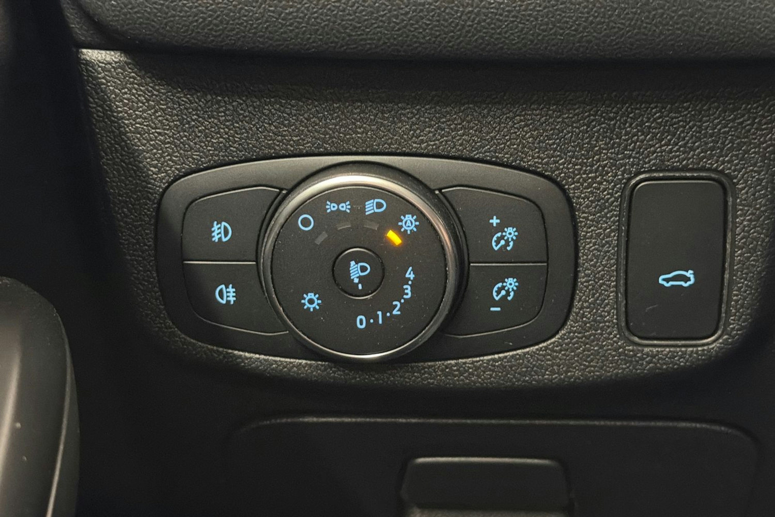 musta Ford Focus 2019 kuva 14.