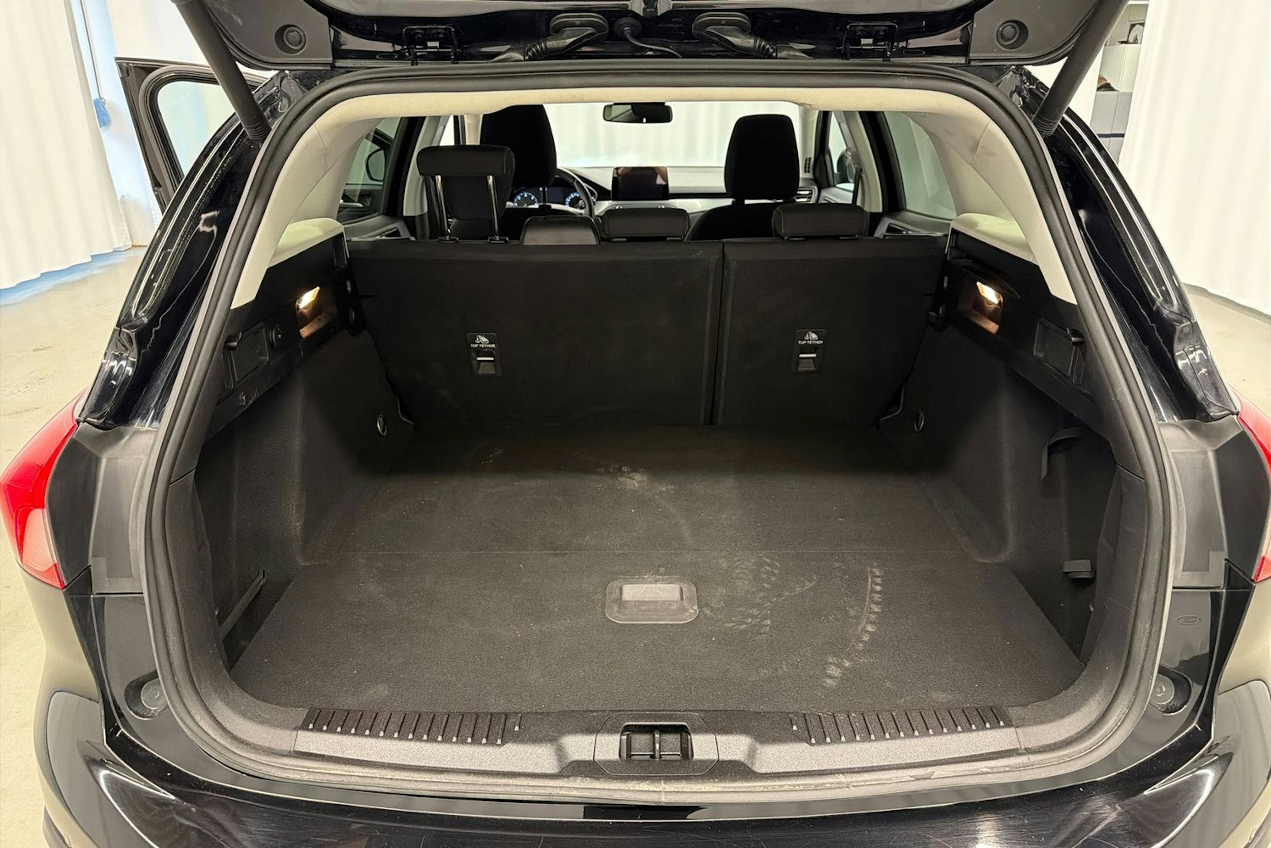 musta Ford Focus 2019 kuva 22.