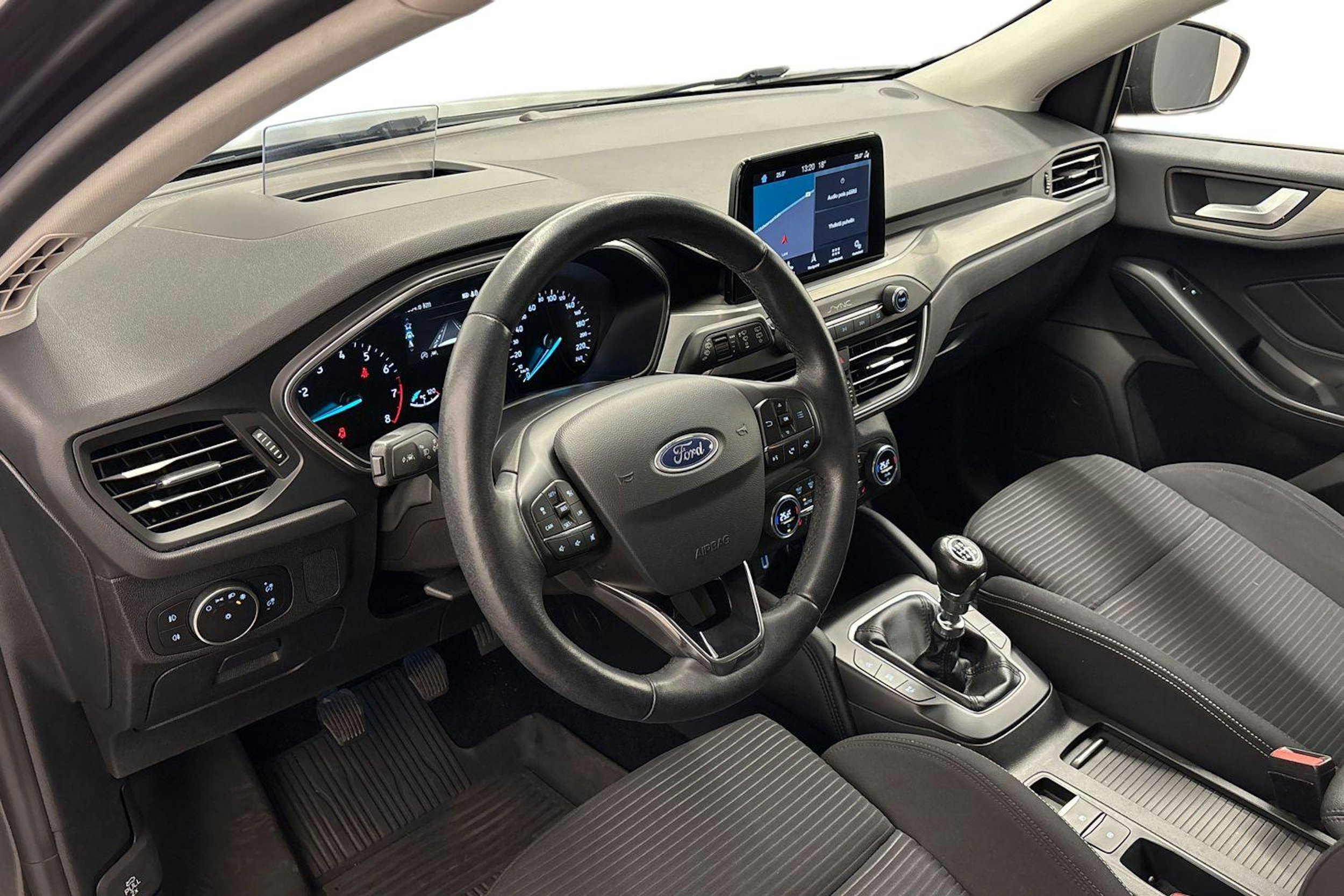 Harmaa Ford Focus 2019 kuva 7.