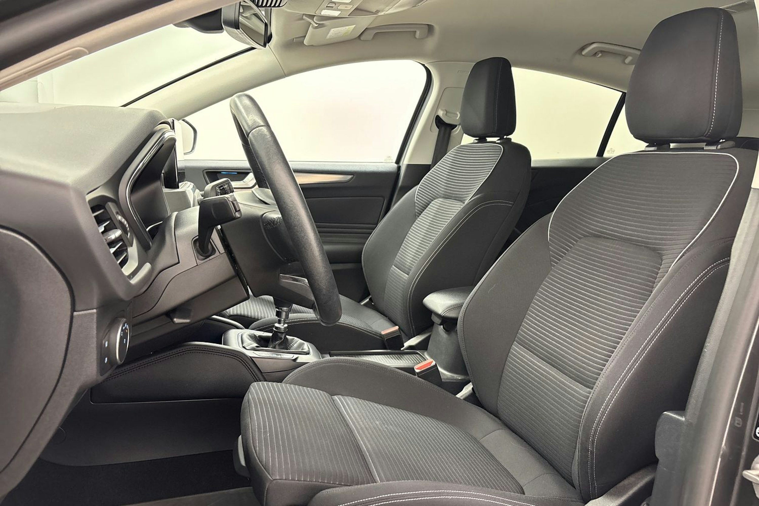 Harmaa Ford Focus 2019 kuva 14.