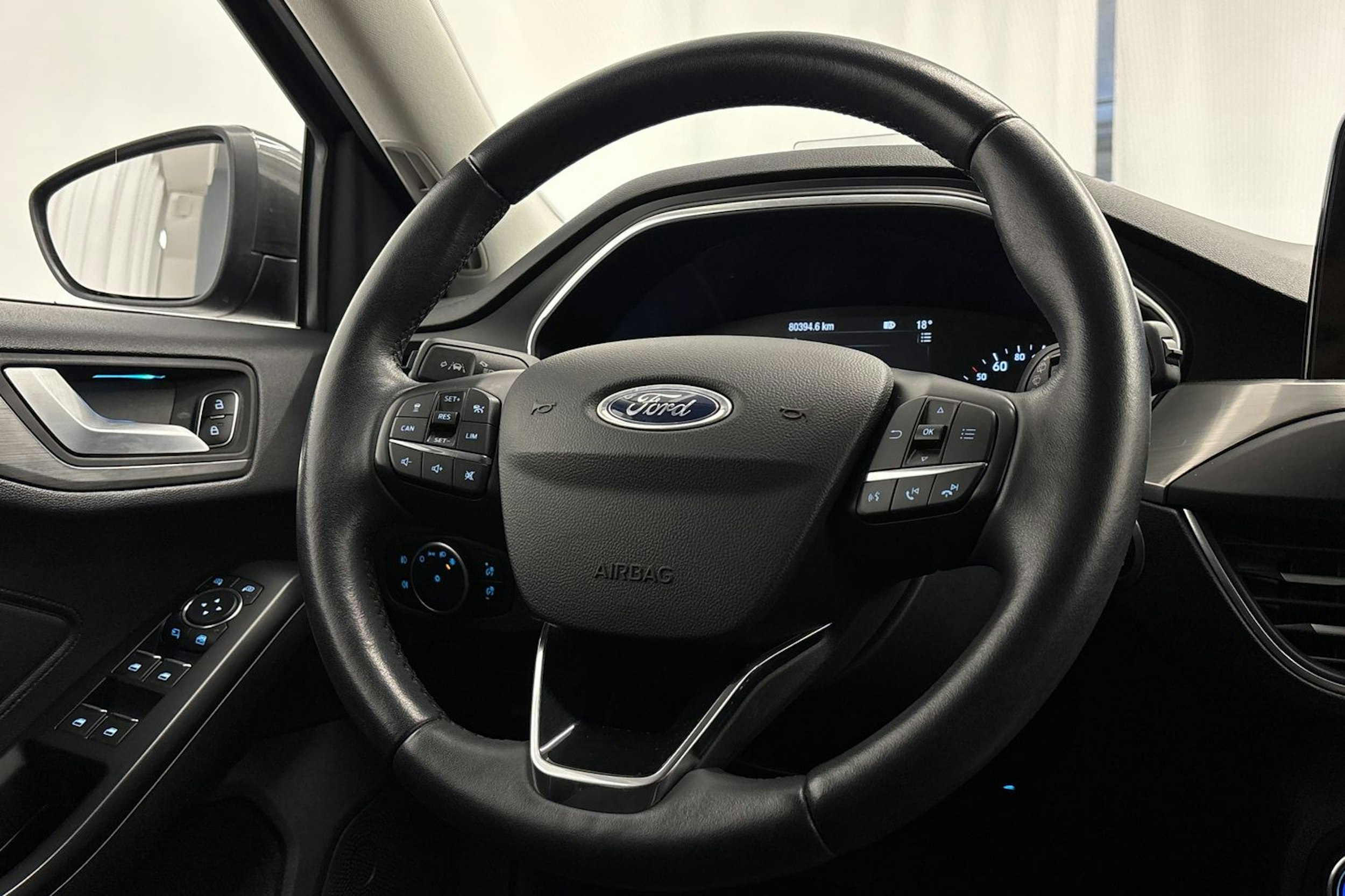 Harmaa Ford Focus 2019 kuva 15.