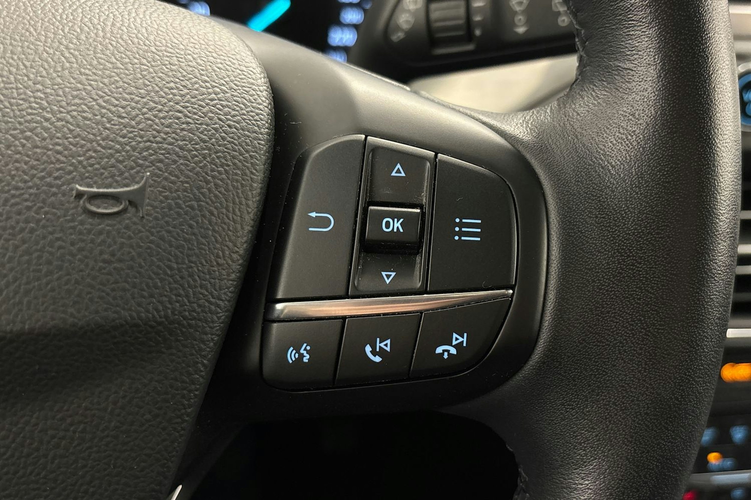 Harmaa Ford Focus 2019 kuva 17.