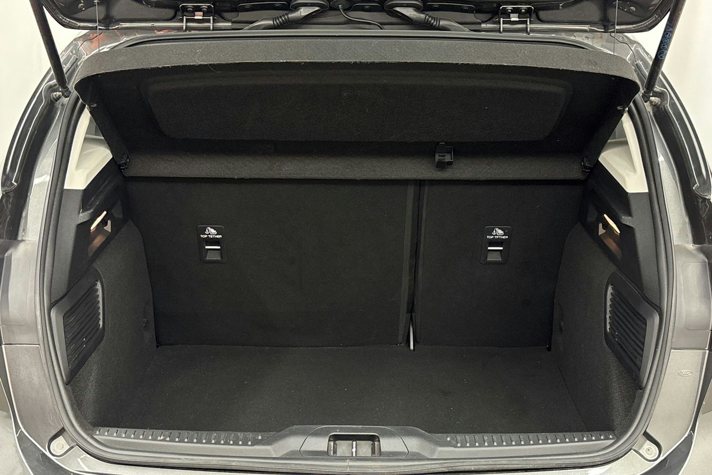 Harmaa Ford Focus 2019 kuva 24.