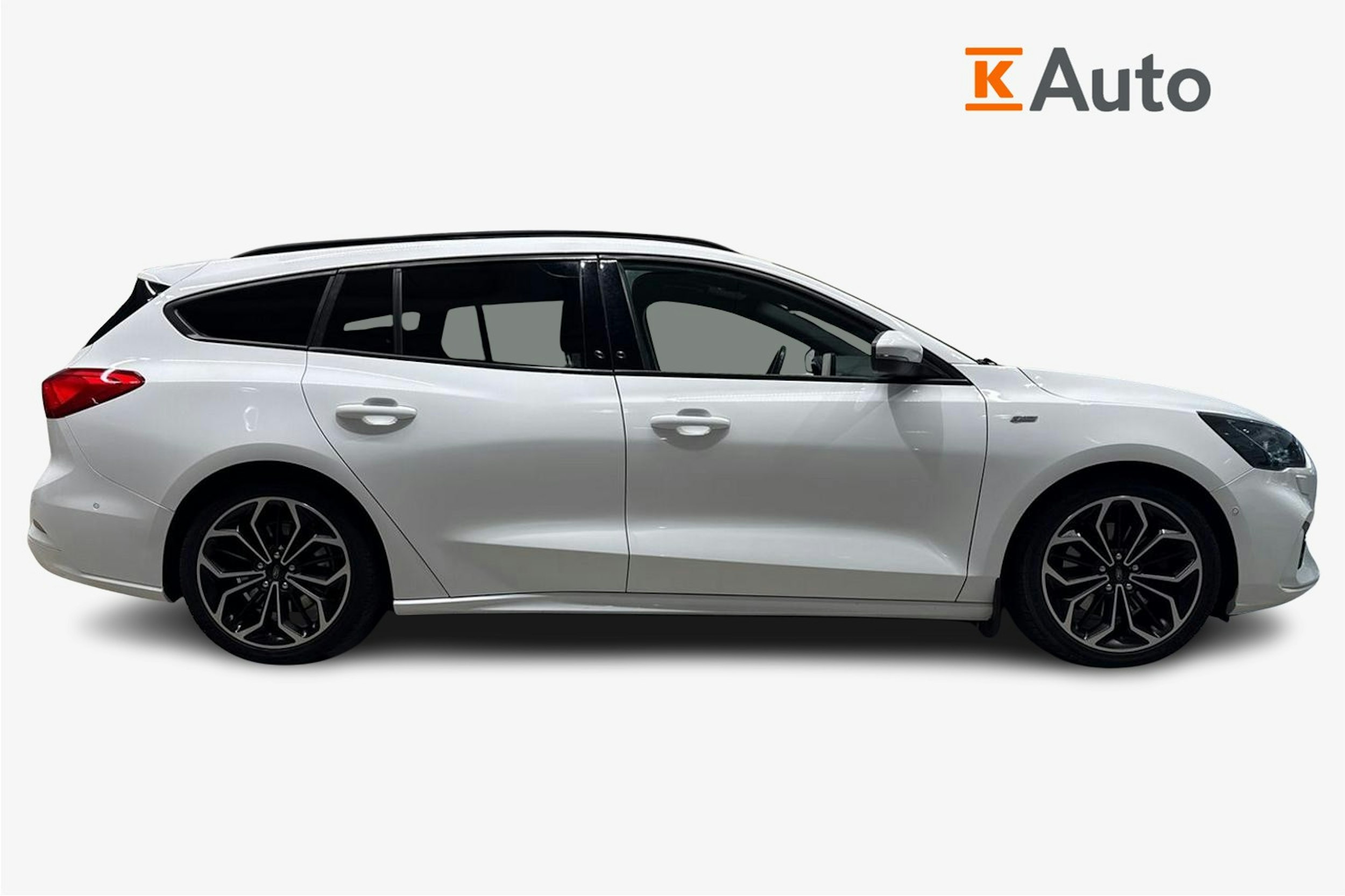 valkoinen Ford Focus 2019 kuva 6.