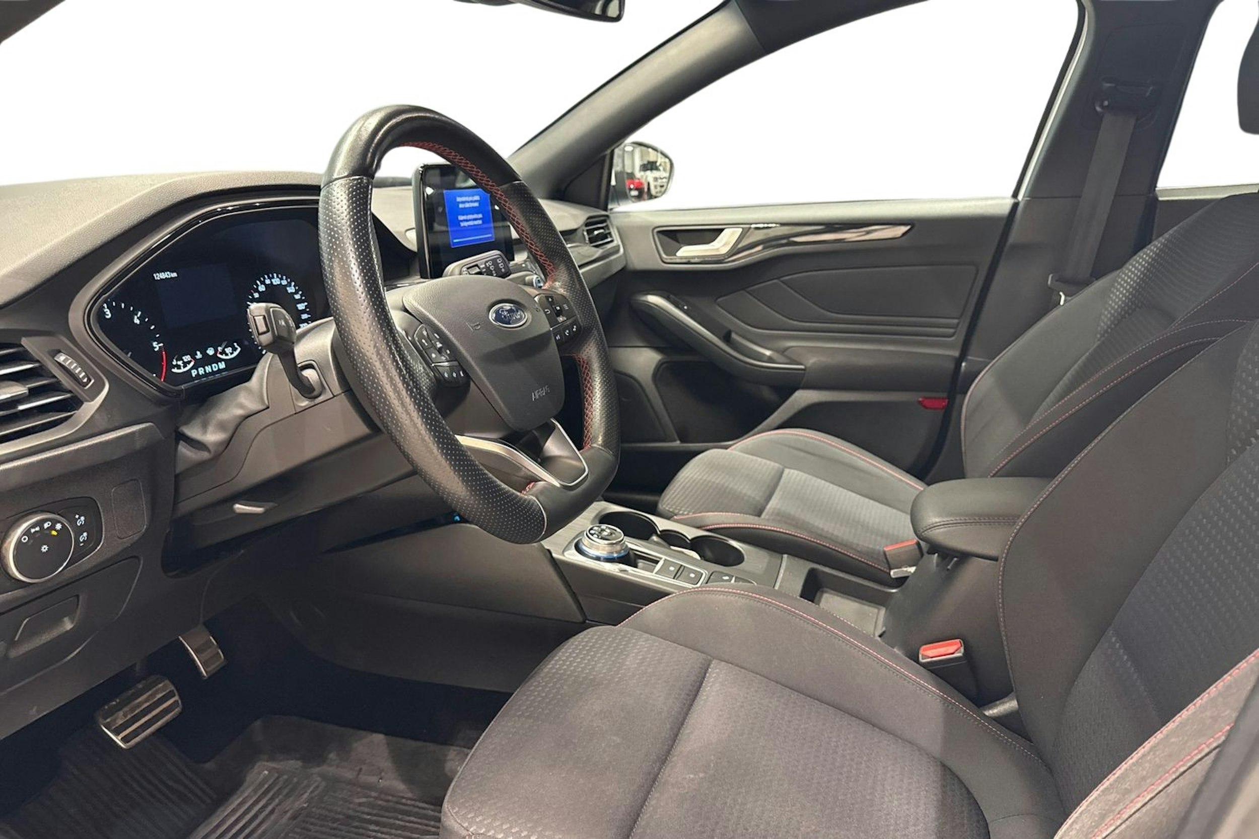 valkoinen Ford Focus 2019 kuva 7.