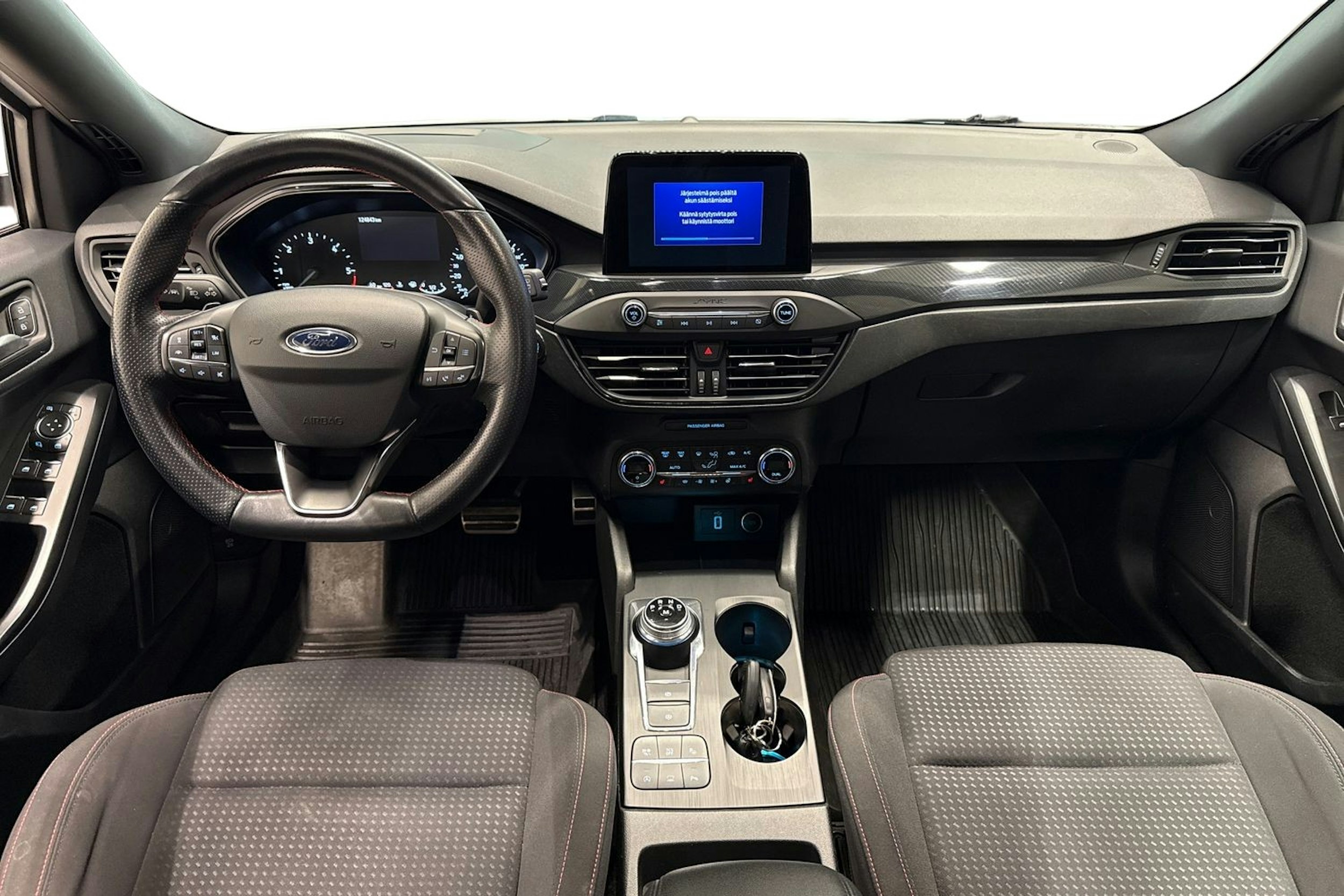 valkoinen Ford Focus 2019 kuva 9.