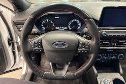 valkoinen Ford Focus 2019 kuva 14.