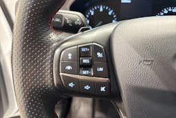 valkoinen Ford Focus 2019 kuva 15.