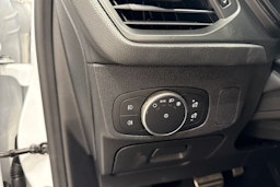 valkoinen Ford Focus 2019 kuva 17.