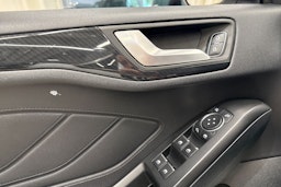 valkoinen Ford Focus 2019 kuva 18.