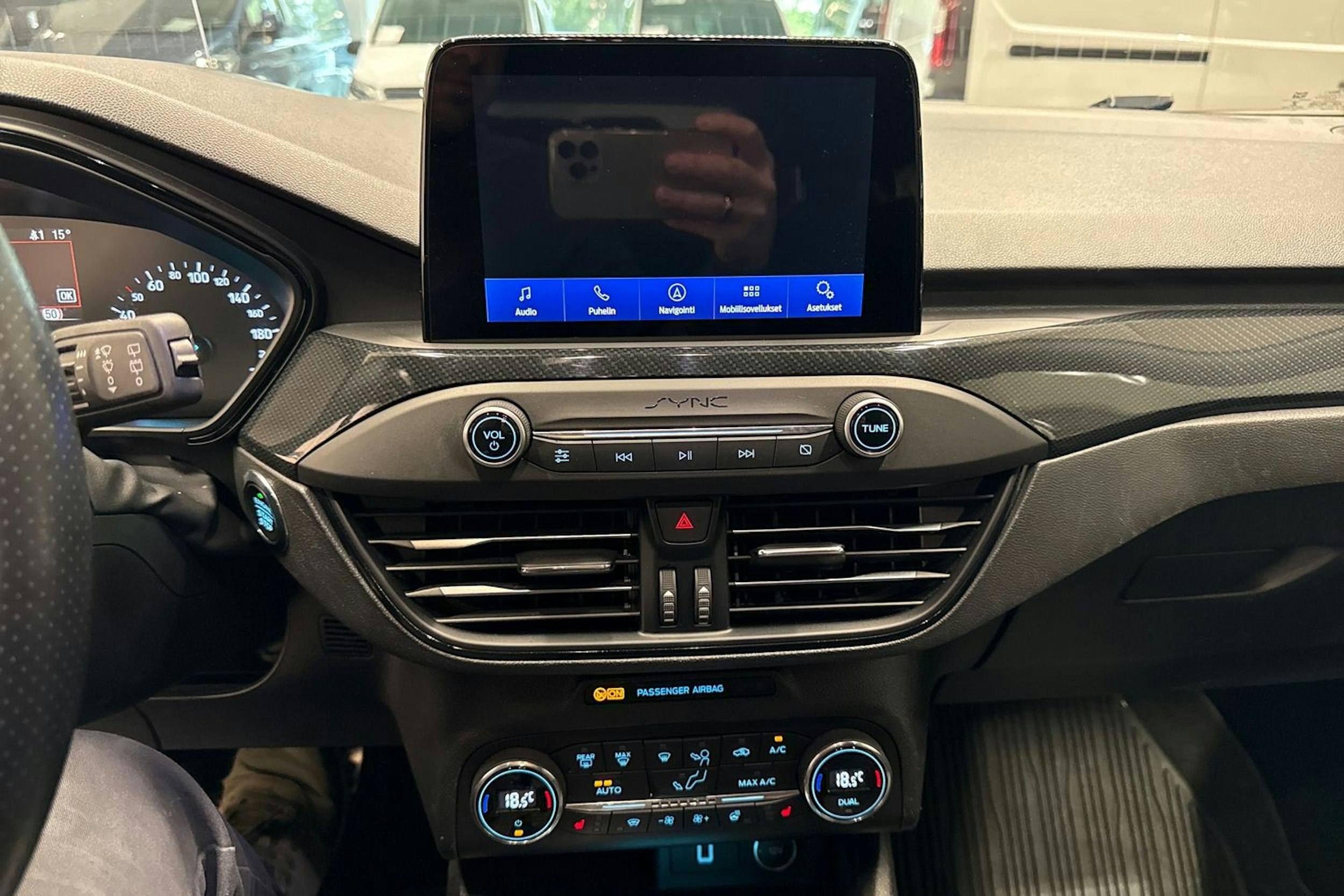 valkoinen Ford Focus 2019 kuva 19.