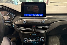 valkoinen Ford Focus 2019 kuva 19.