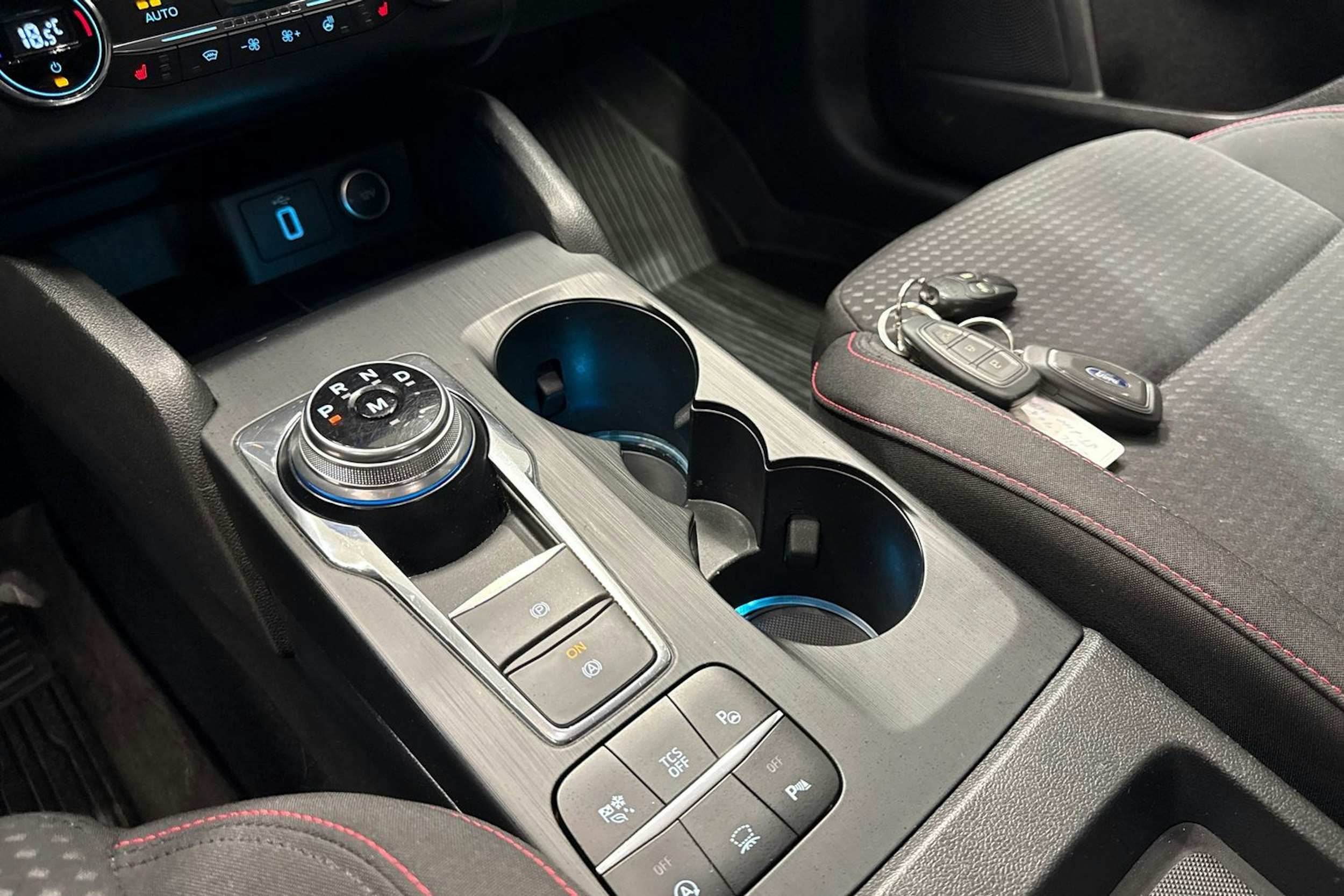 valkoinen Ford Focus 2019 kuva 20.