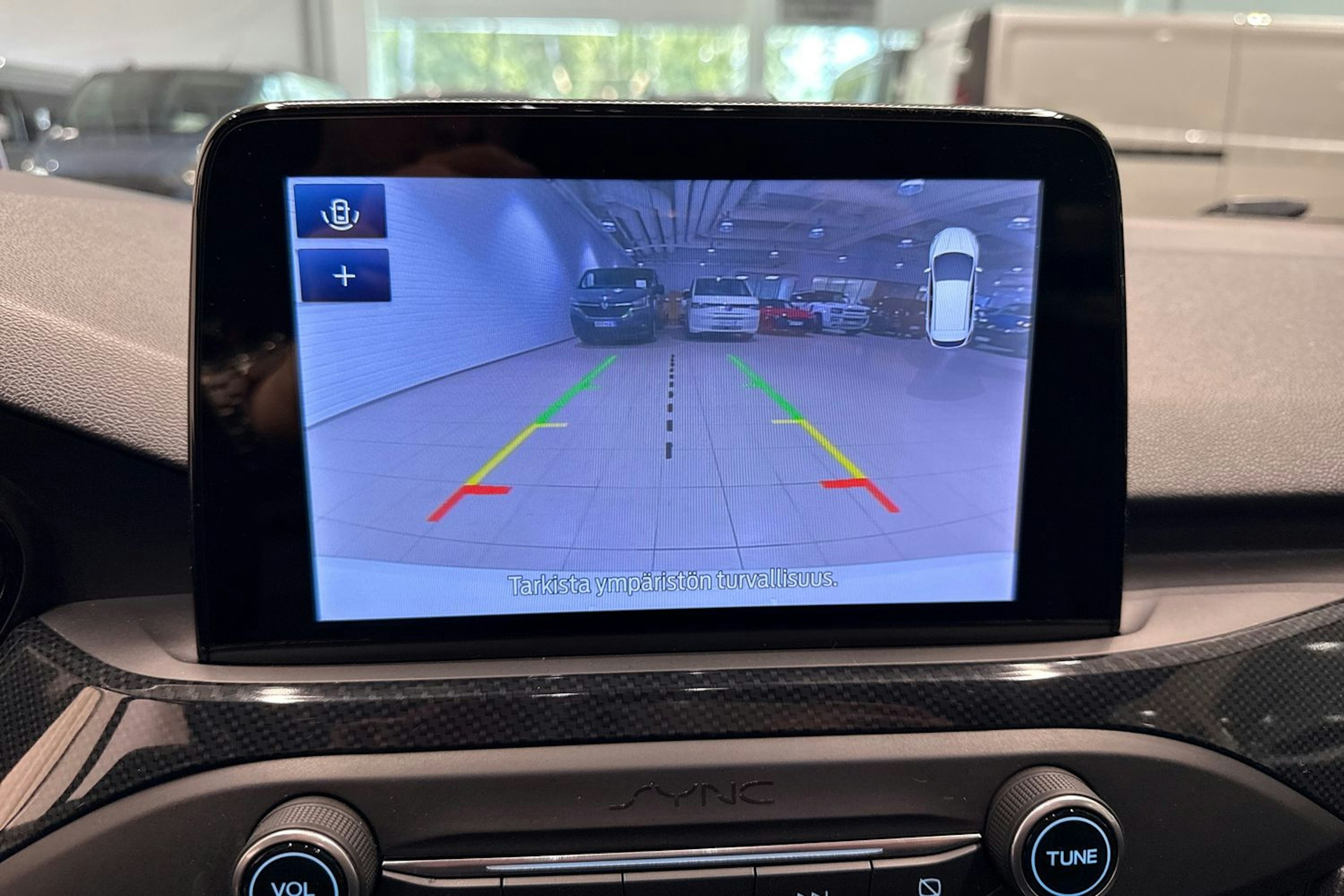 valkoinen Ford Focus 2019 kuva 21.