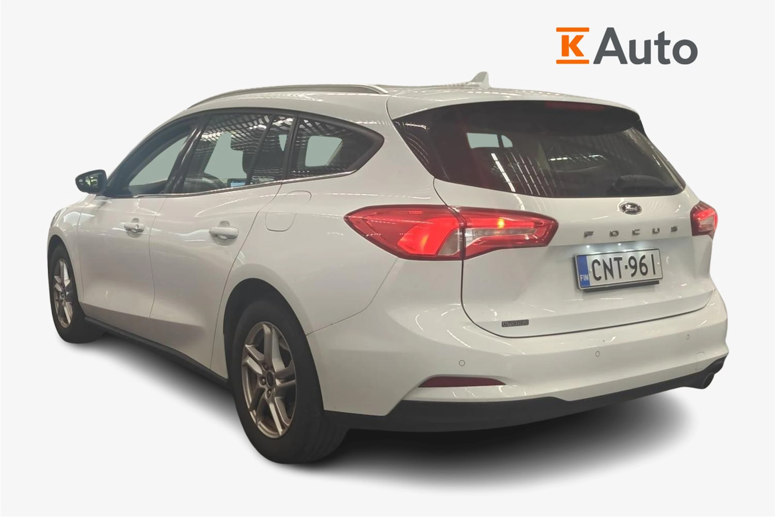 valkoinen Ford Focus 2020 kuva 2.