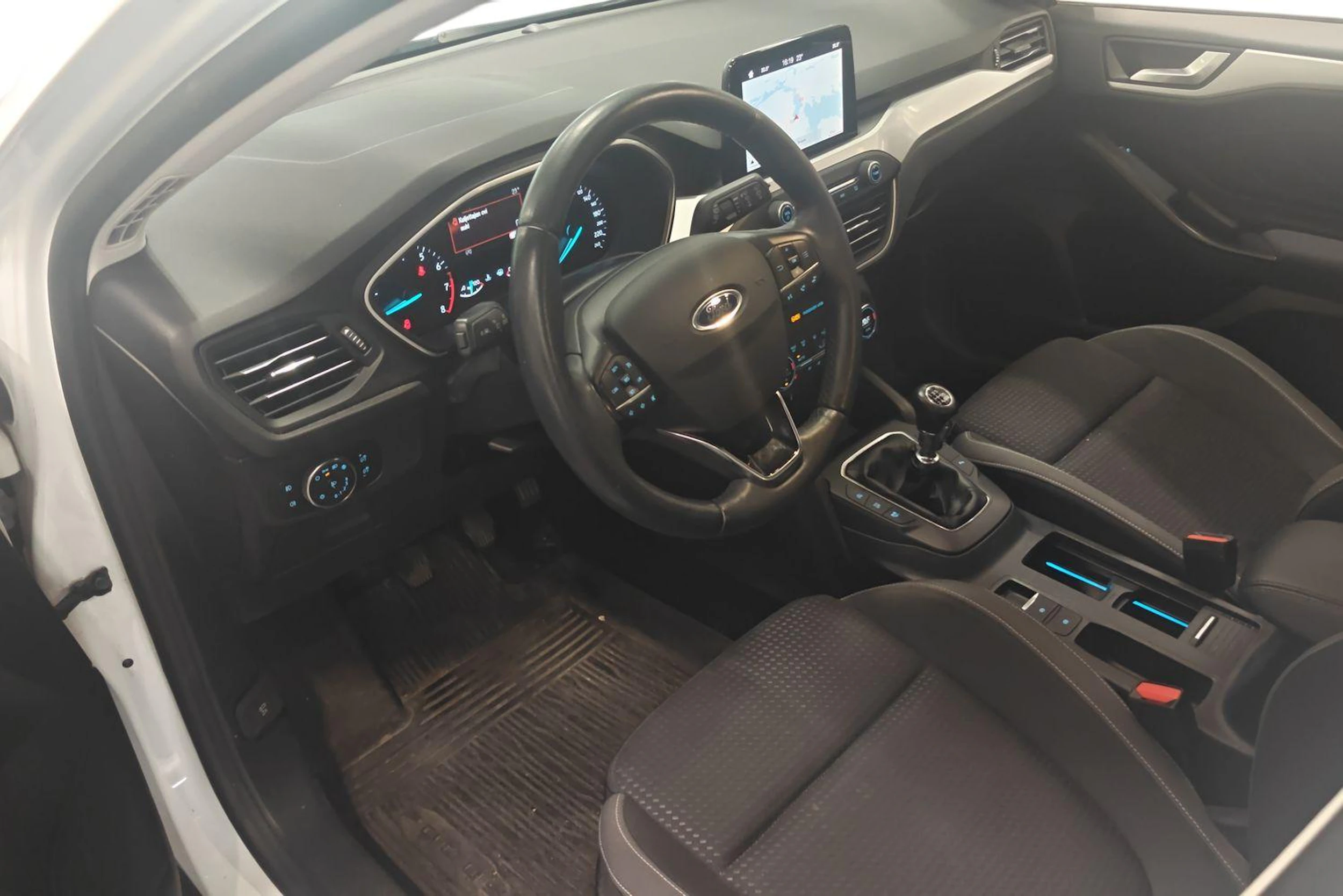 valkoinen Ford Focus 2020 kuva 3.